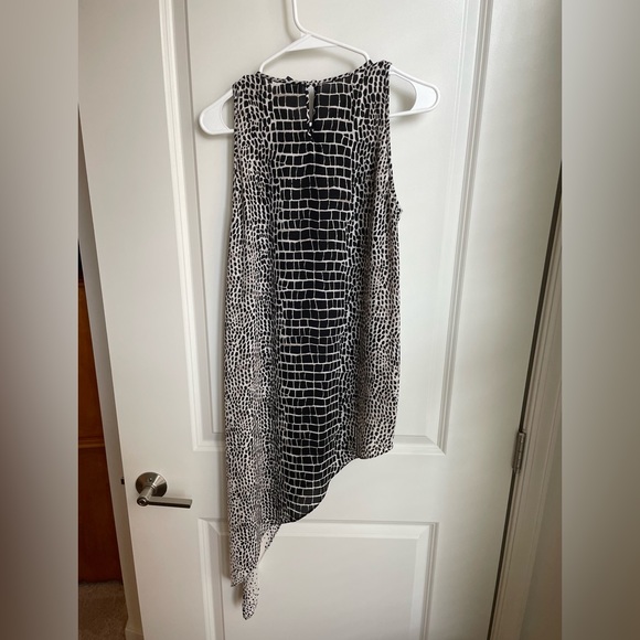 BCBGMAXAZRIA Black and White Animal Printed Sleeveless Blouse - Picture 2 of 4